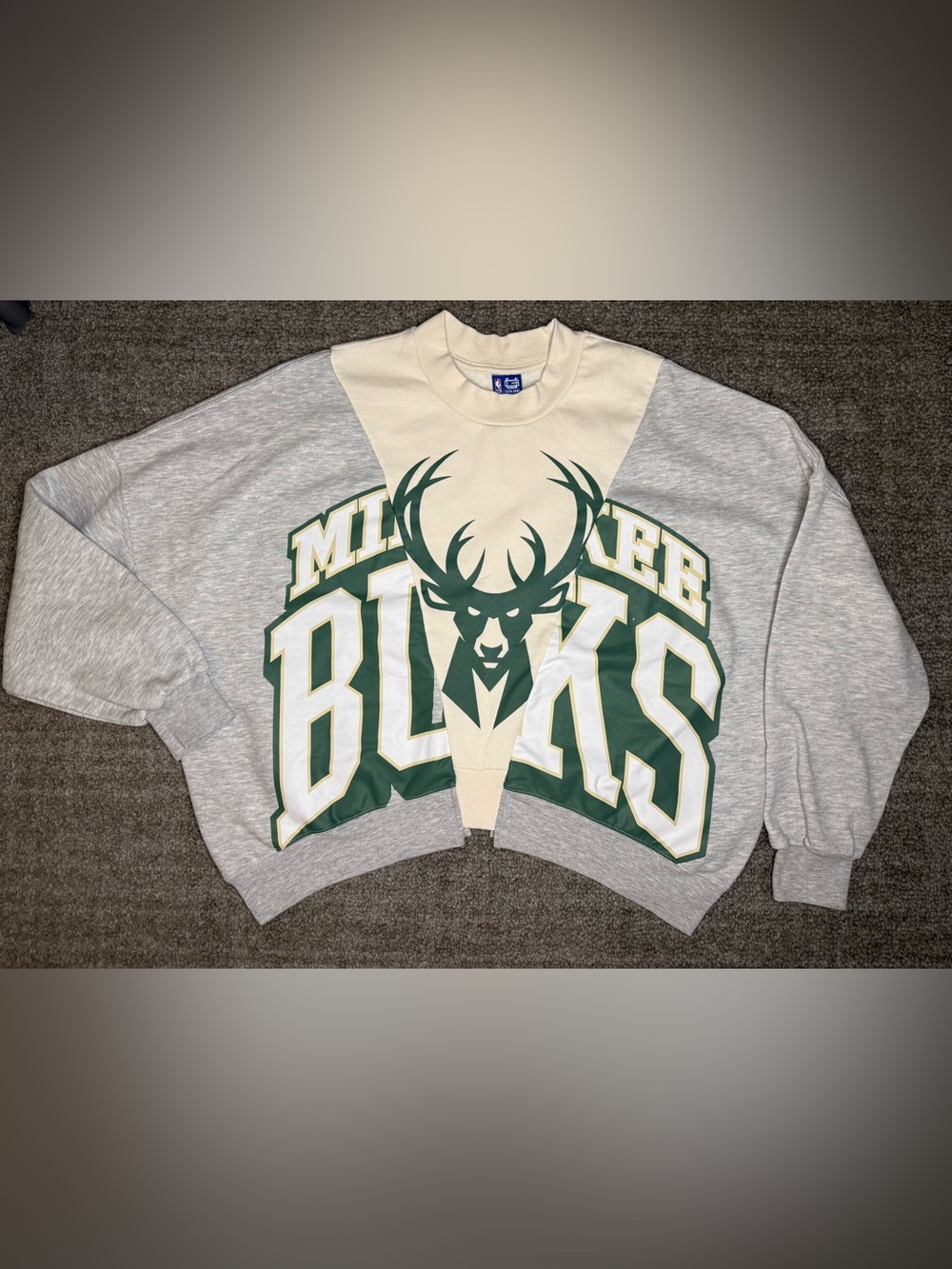 NBA Milwaukee Bucks Colorblock Crewneck Sweatshirt in Cream, Gray & Green